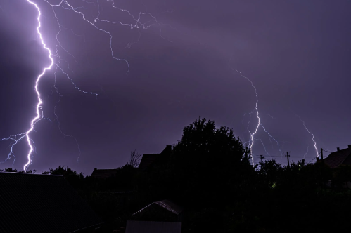 暴雨天气雷阵雨