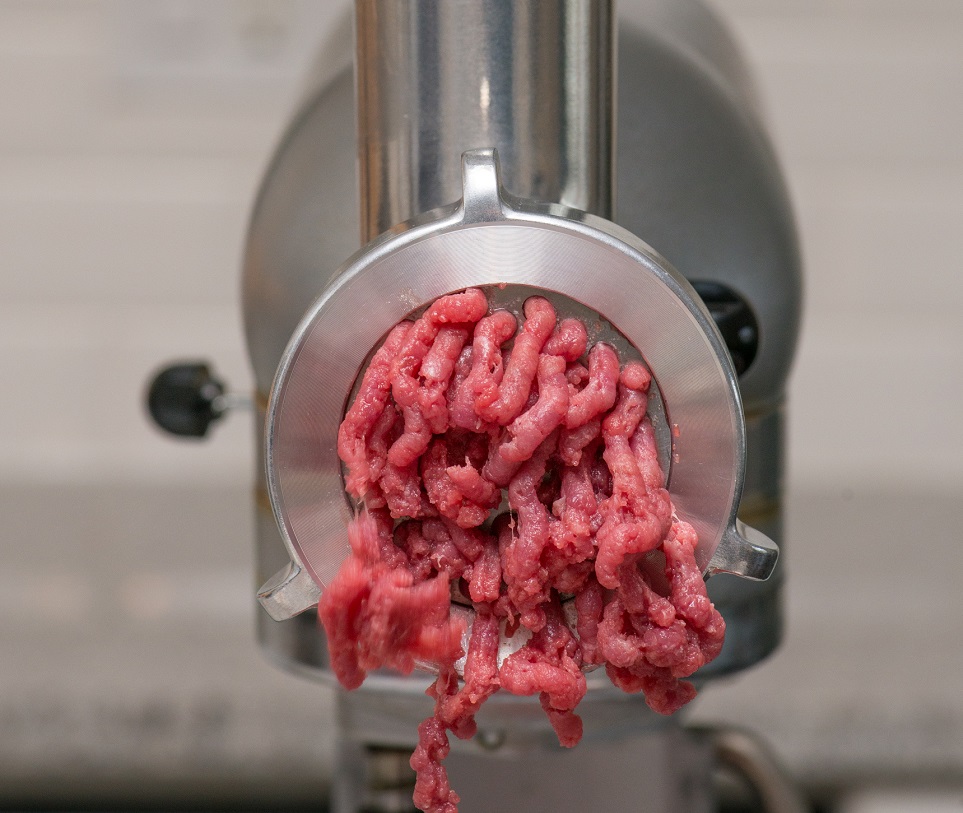 近期某校食堂绞肉机现蛆事件给食材配送带来的警示
